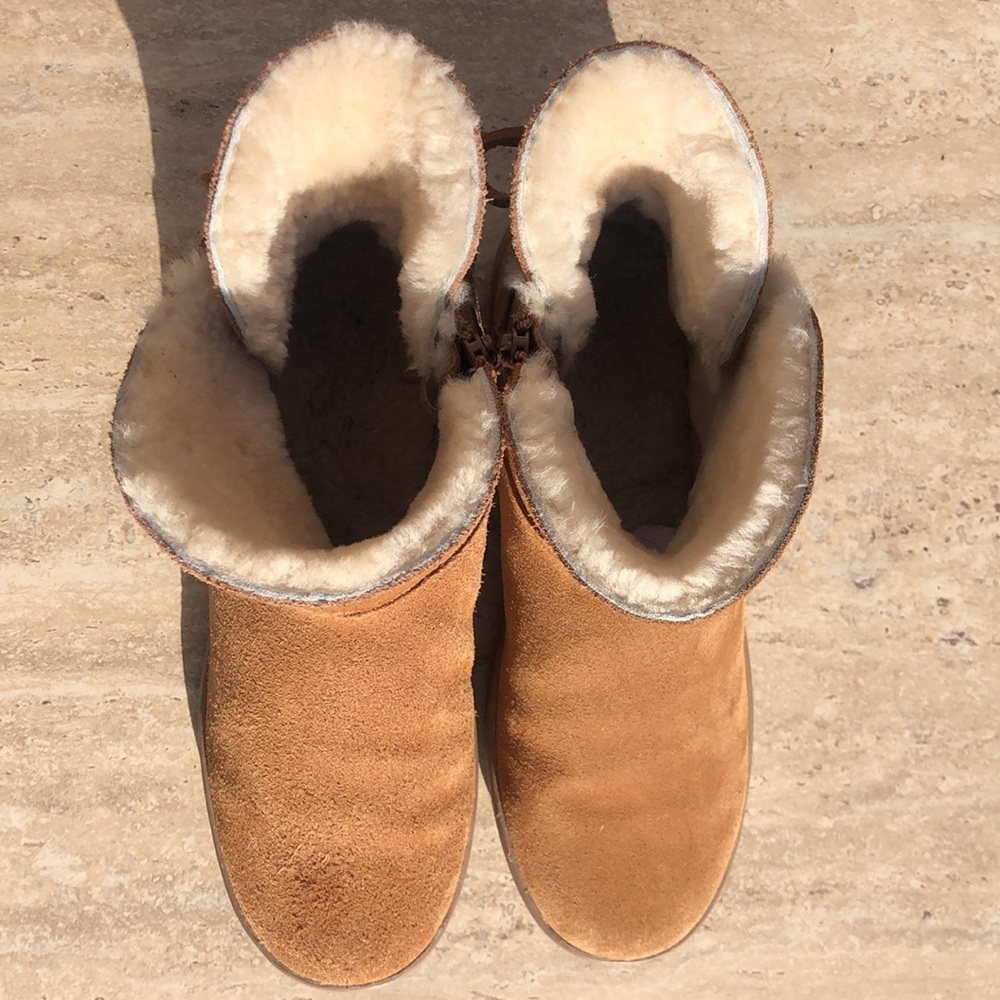 UGG KOOLABURRA Chestnut Short Mocasin Zip Boot 9 EUC - Picture 4 of 16